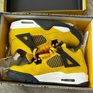 Jordan 4 lightening